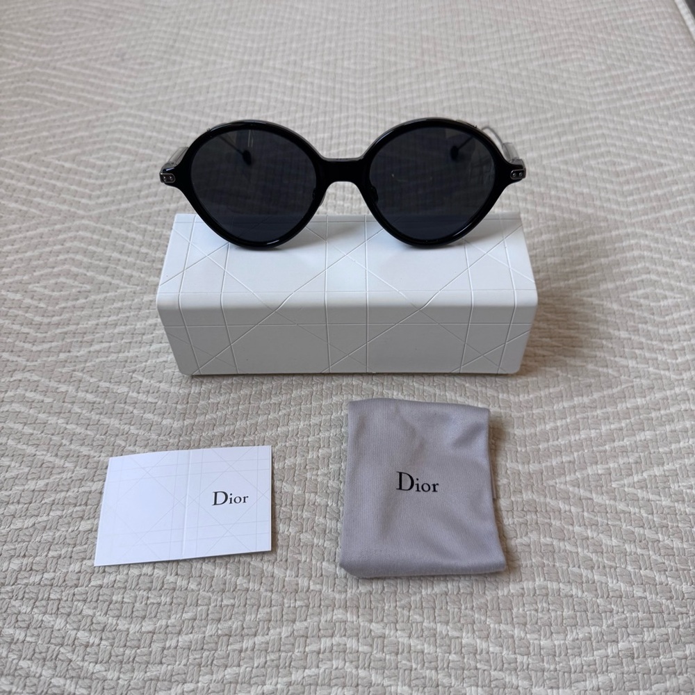 Christian Dior Black Round Sunglasses w/ Case & Cloth – Like New